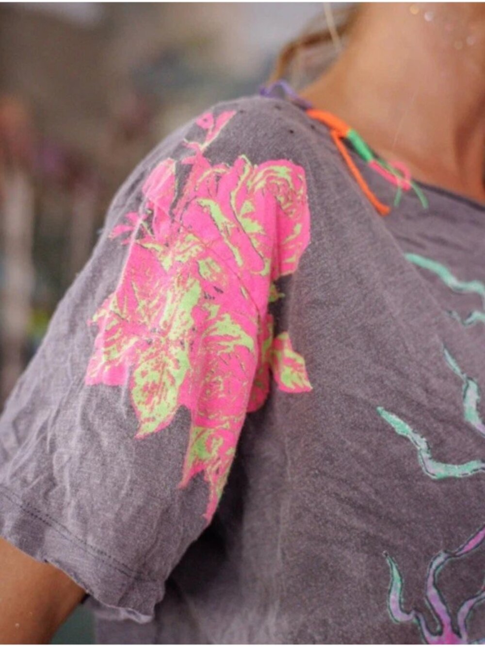 Magnolia Pearl Dragons and Roses Tee NWT | one size fits most - Picture 6 of 6